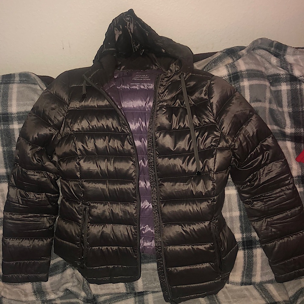 I’m selling this light weight  puffer jacket
